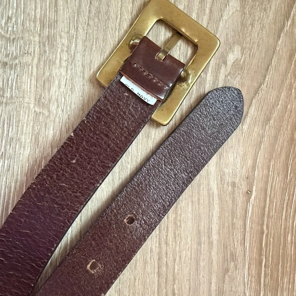 Old Navy Brown Leather Belt  Women's Size 28 aprox. Gold Hardware